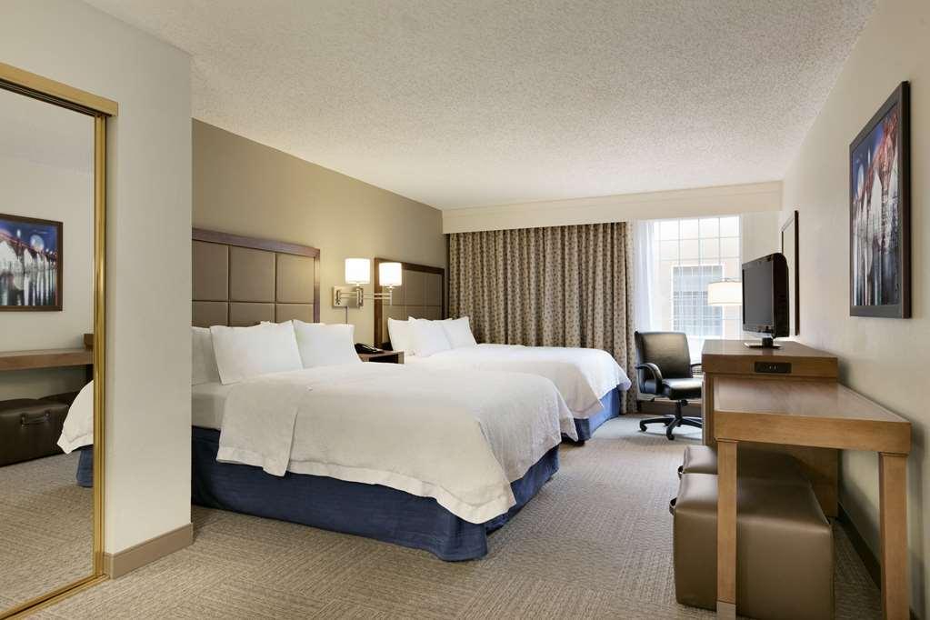Hampton & Hotel